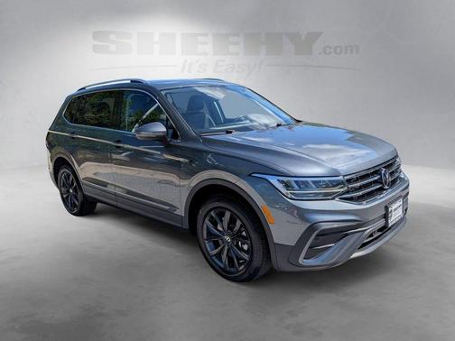 Platinum Gray Metallic 2024 Volkswagen Tiguan 2.0T SE