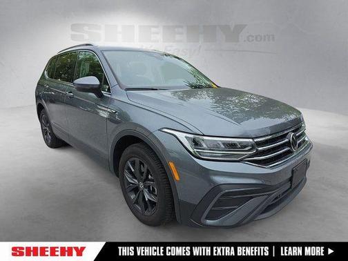 Platinum Gray Metallic 2024 Volkswagen Tiguan 2.0T SE