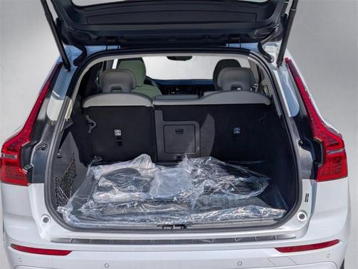 2025 Volvo XC60 Plug-In Hybrid T8 Plus