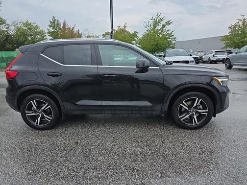 2025 Volvo XC40 B5 Core Bright Theme