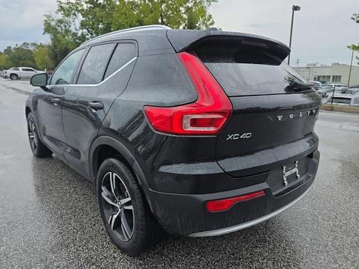 2025 Volvo XC40 B5 Core Bright Theme
