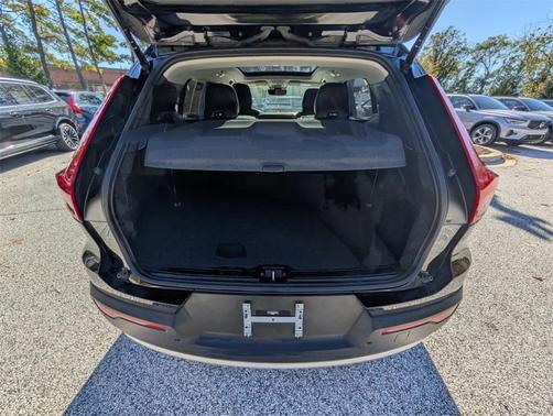2025 Volvo XC40 B5 Core Bright Theme