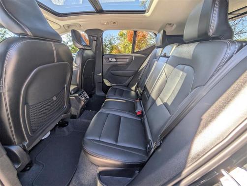 2025 Volvo XC40 B5 Core Bright Theme