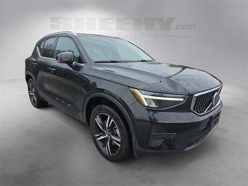 2025 Volvo XC40 B5 Core Bright Theme