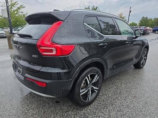 2025 Volvo XC40 B5 Core Bright Theme