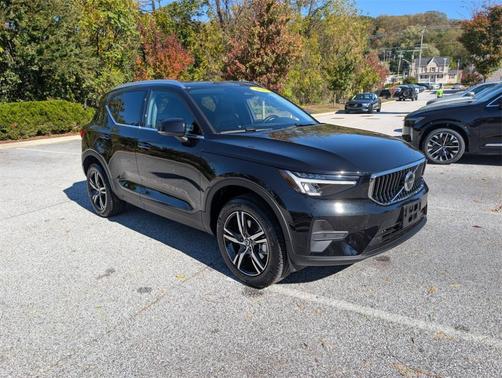 2025 Volvo XC40 B5 Core Bright Theme