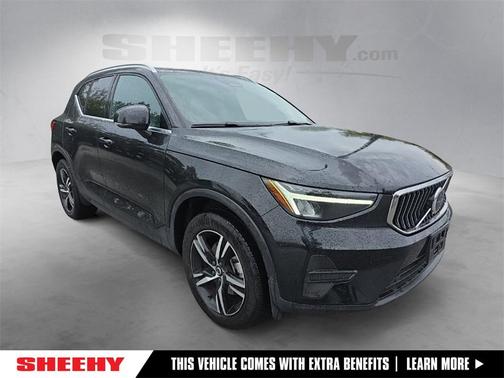 2025 Volvo XC40 B5 Core Bright Theme