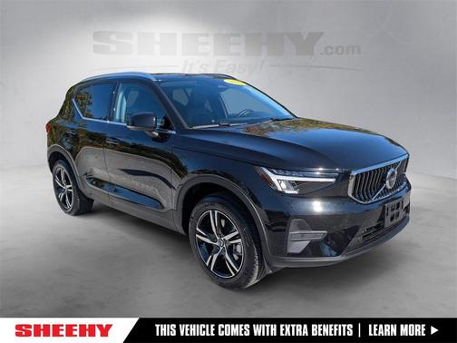 2025 Volvo XC40 B5 Core Bright Theme