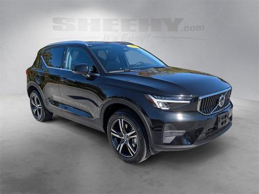 2025 Volvo XC40 B5 Core Bright Theme