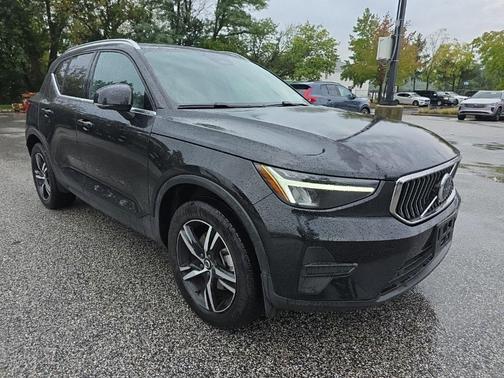 2025 Volvo XC40 B5 Core Bright Theme
