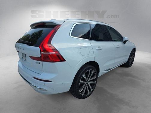 2023 Volvo XC60 B5 Ultimate Bright Theme