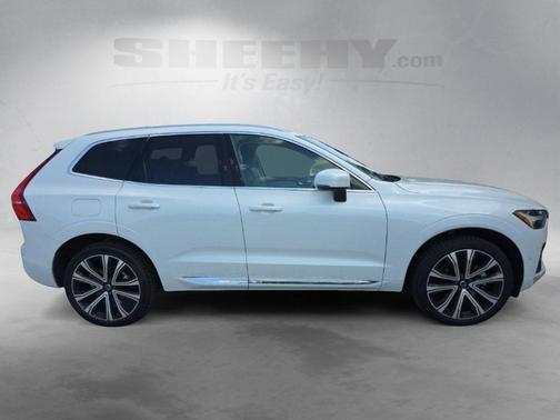 2023 Volvo XC60 B5 Ultimate Bright Theme