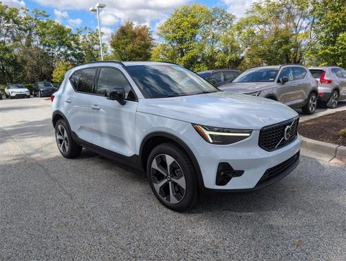 2026 Volvo XC40 B5 Plus