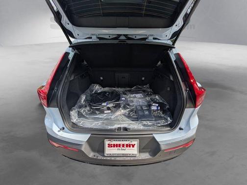 Cloud 9 White 2026 Volvo XC40 B5 Plus