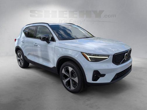 Cloud 9 White 2026 Volvo XC40 B5 Plus
