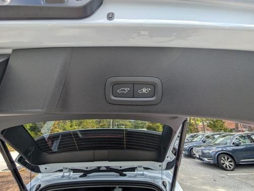 Cloud 9 White 2026 Volvo XC40 B5 Plus