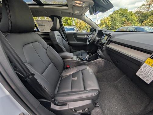 2026 Volvo XC40 B5 Plus