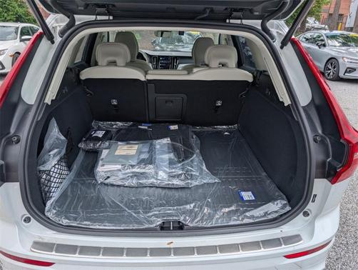 2025 Volvo XC60 Plug-In Hybrid T8 Plus