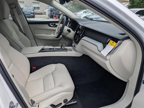 2025 Volvo XC60 Plug-In Hybrid T8 Plus