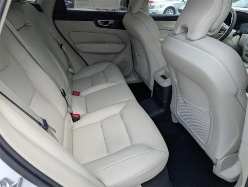 2025 Volvo XC60 Plug-In Hybrid T8 Plus