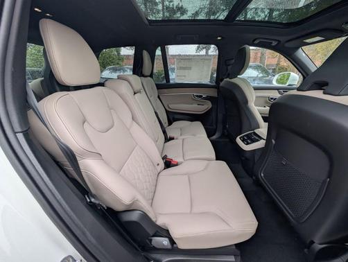 Crystal White Pearl 2026 Volvo XC90 B6 Plus 7-Seater