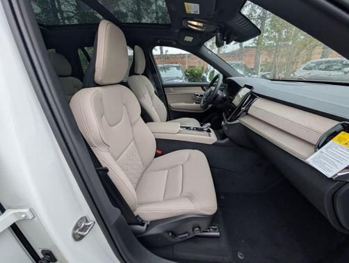 Crystal White Pearl 2026 Volvo XC90 B6 Plus 7-Seater
