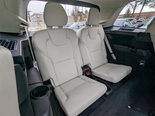 2025 Volvo XC90 Plug-In Hybrid T8 Plus 6-Seater