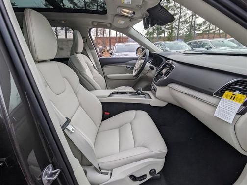 2025 Volvo XC90 Plug-In Hybrid T8 Plus 6-Seater