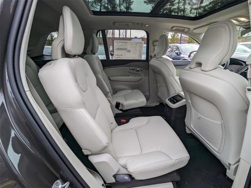 2025 Volvo XC90 Plug-In Hybrid T8 Plus 6-Seater