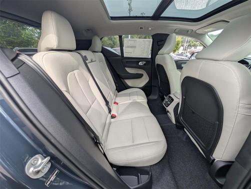 2026 Volvo XC40 B5 Ultra