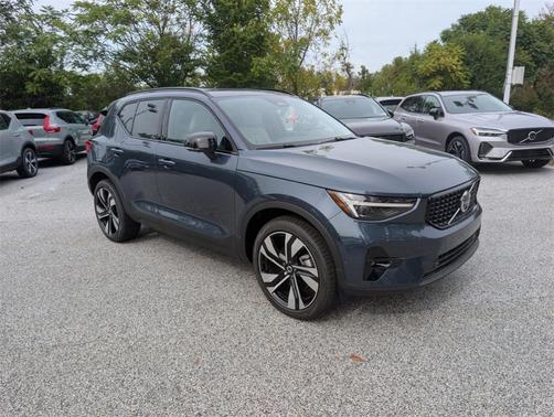 2026 Volvo XC40 B5 Ultra