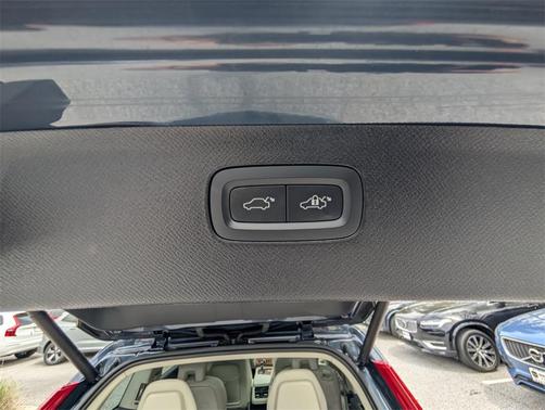 2022 Volvo XC90 T6 Momentum 6 Passenger