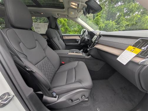 2025 Volvo XC90 Plug-In Hybrid T8 Plus 7-Seater