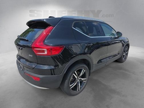 2025 Volvo XC40 B5 Core Bright Theme