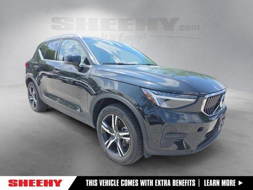 2025 Volvo XC40 B5 Core Bright Theme