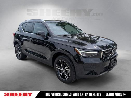 2025 Volvo XC40 B5 Core Bright Theme