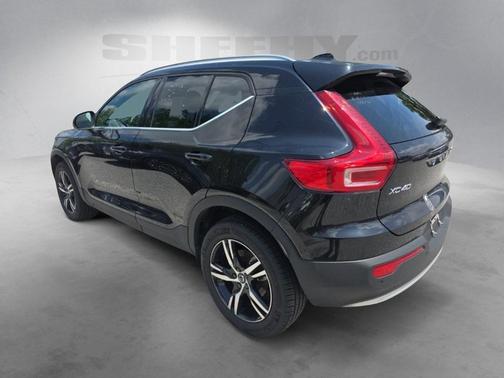 2025 Volvo XC40 B5 Core Bright Theme
