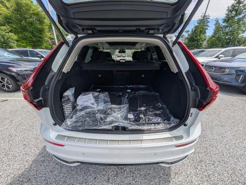 Crystal White 2026 Volvo XC60 B5 Ultra