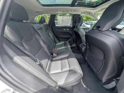 Crystal White 2026 Volvo XC60 B5 Ultra