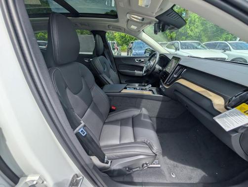 Crystal White 2026 Volvo XC60 B5 Ultra