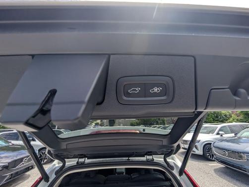 Crystal White 2026 Volvo XC60 B5 Ultra
