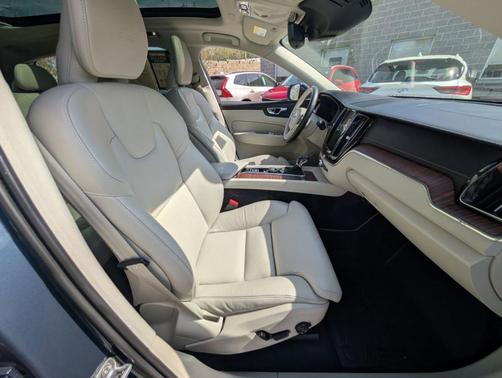 Denim Blue Metallic 2019 Volvo XC60 T5 Inscription