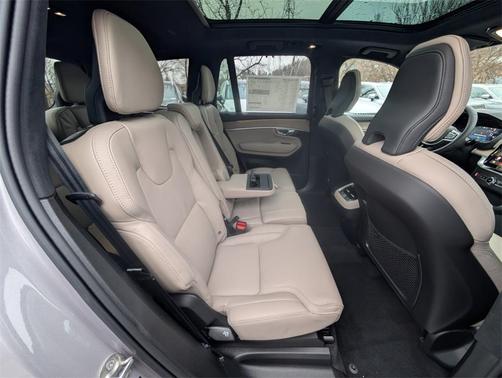 2026 Volvo XC90 B6 Ultra Dark Theme 7-Seater