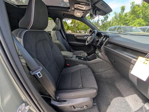 2025 Volvo EX40 Single Motor Extended Range Plus