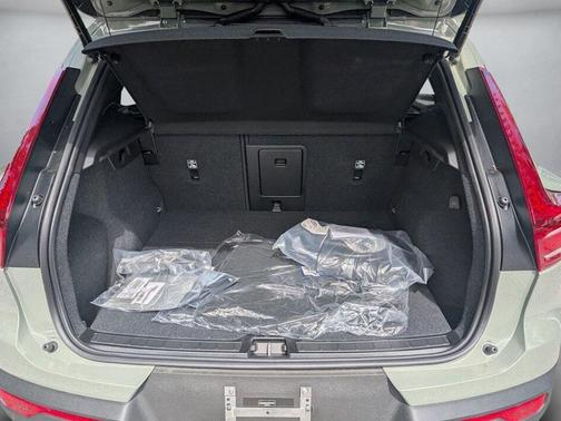 2025 Volvo EX40 Single Motor Extended Range Plus