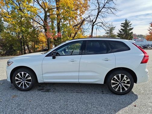 2025 Volvo XC60 B5 Plus