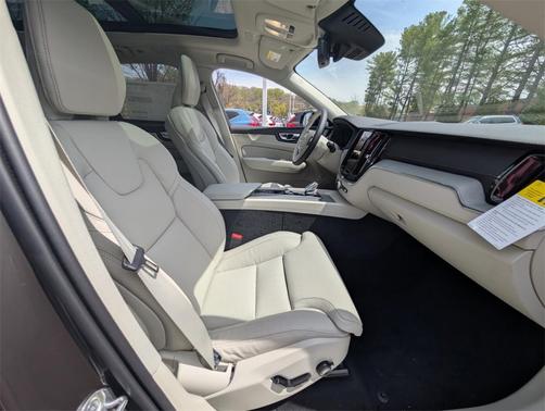 2025 Volvo XC60 B5 Ultra