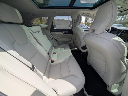 2025 Volvo XC60 B5 Ultra