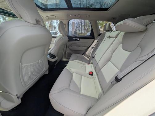2025 Volvo XC60 B5 Ultra