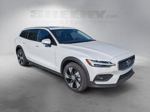Crystal White Pearl 2026 Volvo V60 Cross Country B5 Plus